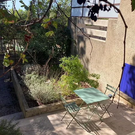 Le Gite Sous Les Pins Les Taillades Exterior foto