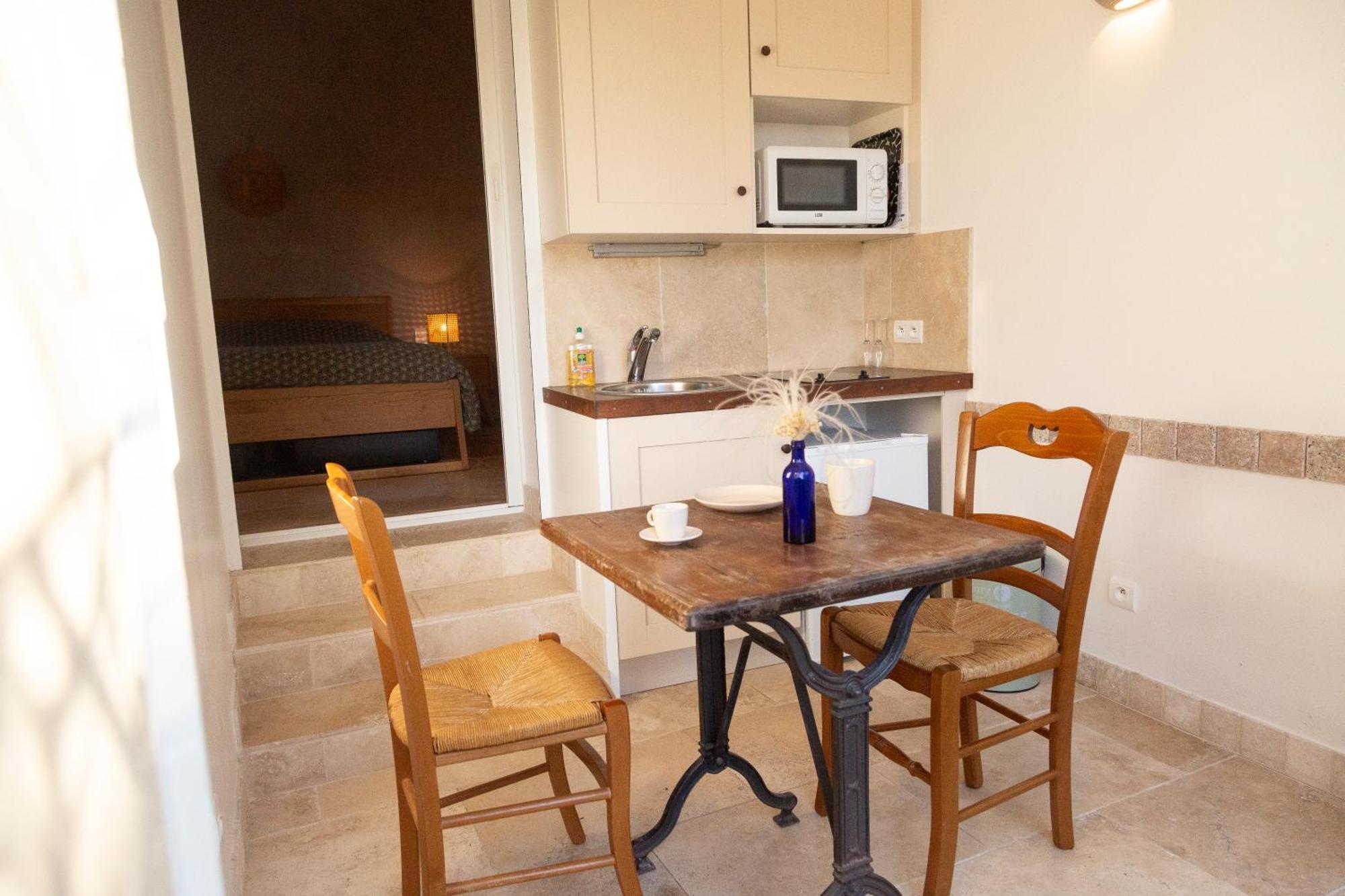 Le Sous Les Pins Apartment Les Taillades